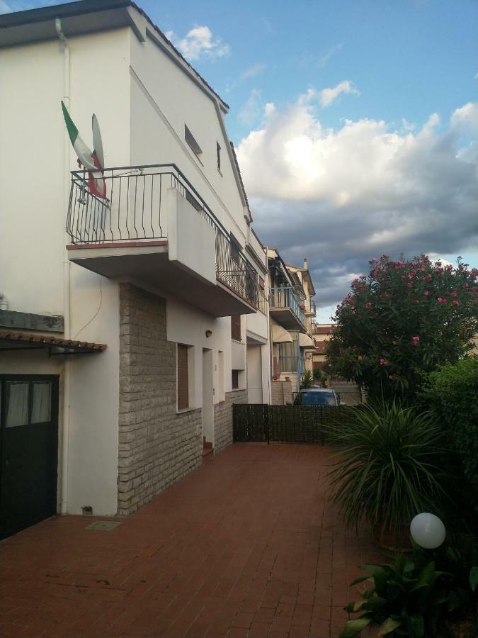 A Due Passi Apartment Arezzo Bagian luar foto