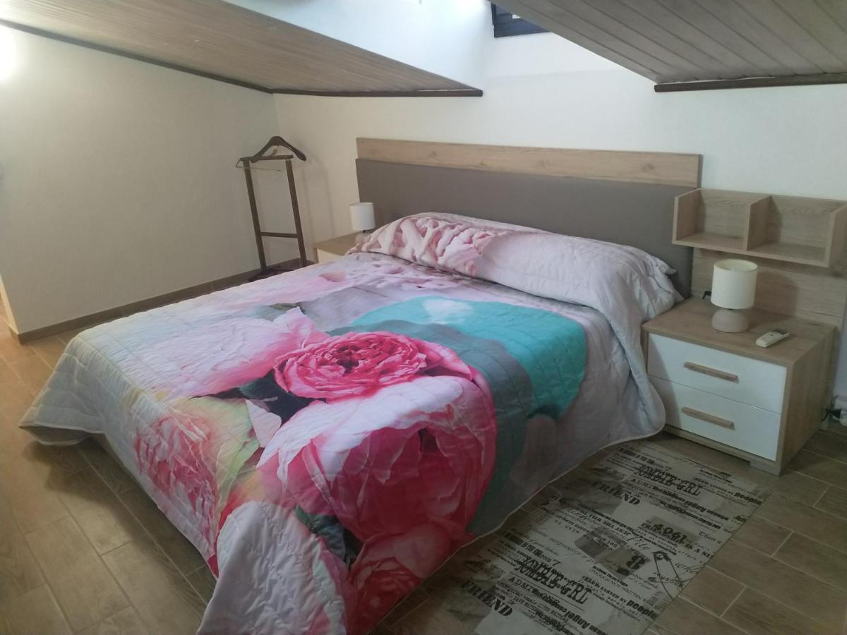 A Due Passi Apartment Arezzo Bagian luar foto